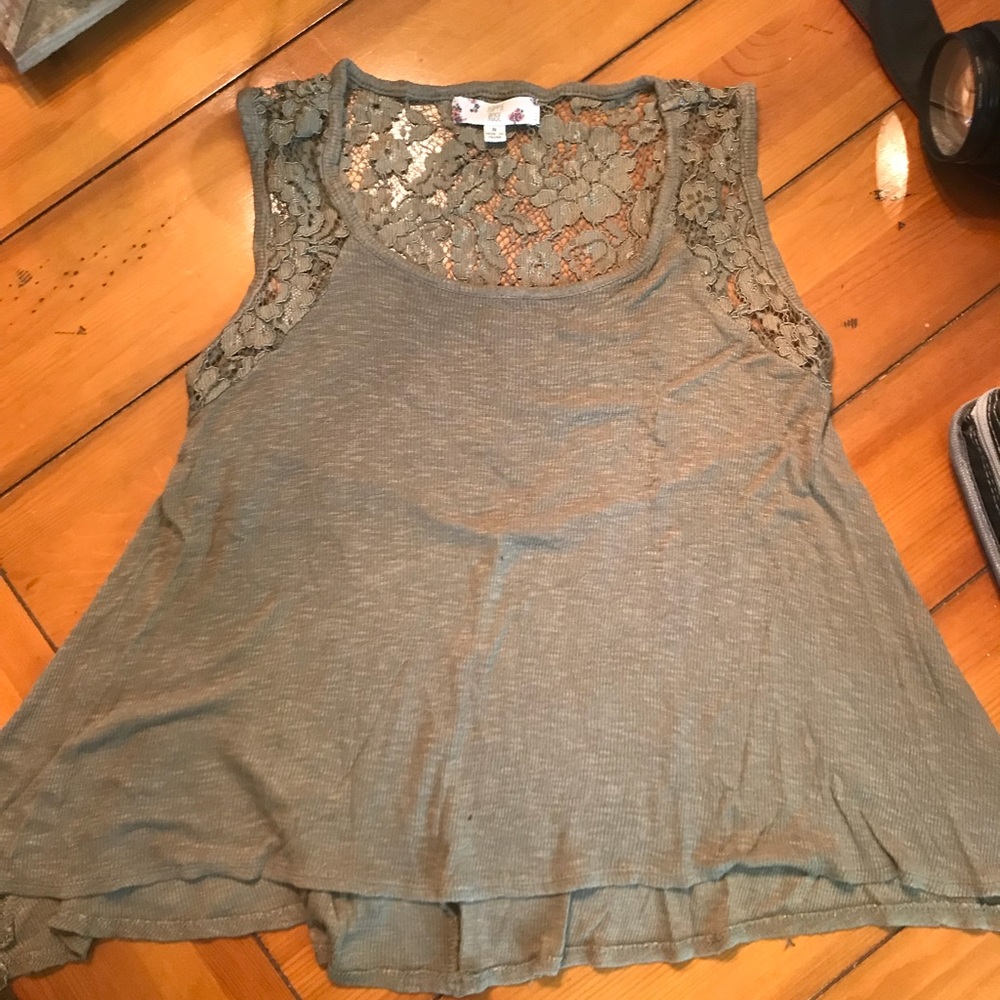 *PRICEDROP* Fun lacy tank top!